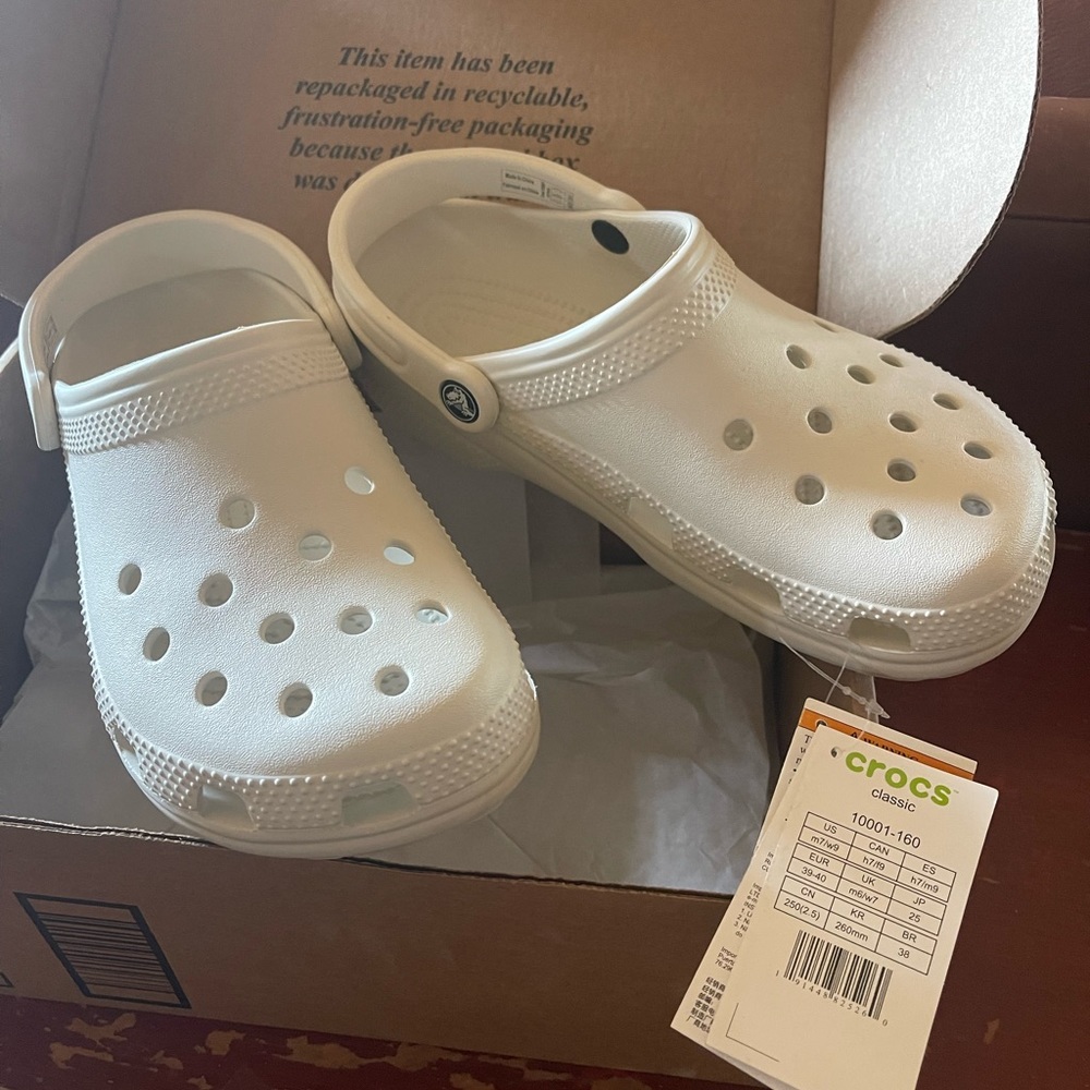 Unisex classic crocs size 7 for men and 9 for women. Color is Bone, brand new